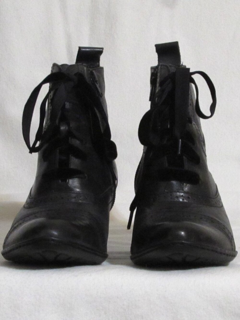 Womens Ladies Born Black Leather Lace Up "Peasant" Heels Boots 8.5 M Orig $190 - Picture 2 of 10
